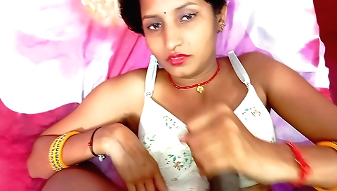 Brunette fucked me in the bedroom and got a happy ending