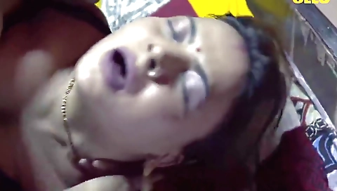 Indian hottie fucks her husband's absence with her