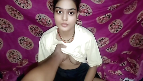 Indian girl with a sexy mouth gets fucked in her mouth