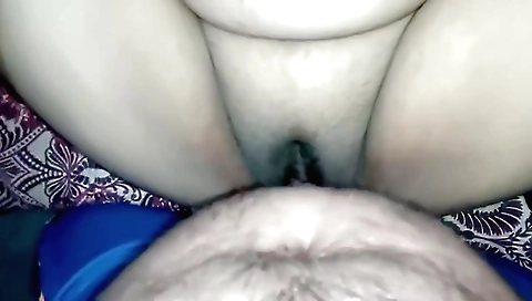 Indian girl in amateur porn video enjoys hot napping