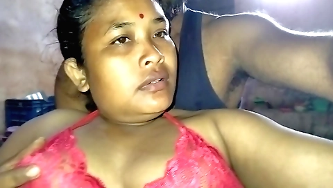Indian amateur porn video with her trying on a dildo