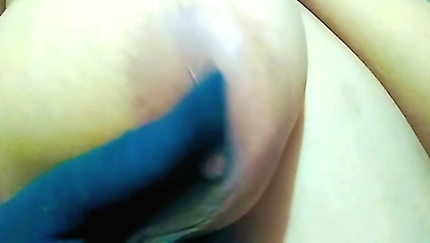 Hot girl shows off her body in homemade solo video