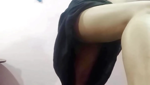 Indian girl masturbates in homemade solo porn video
