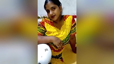 Indian brunette with a huge ass getting a discount
