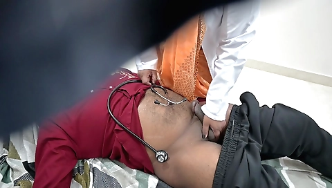 Indian doc gives dirty blowjob handjob in the clinic