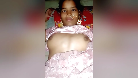 Indian amateur brunette makes out with her boyfriend