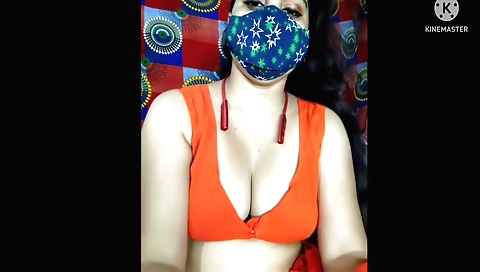 Indian brunette finger her cunt and masturbate in solo clip
