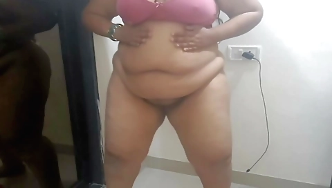 Indian amateur video with big boobs showing her body