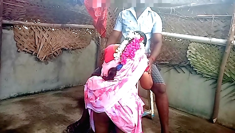 Indian babes enjoys a hot blowjob and gets her pussy fucked hard