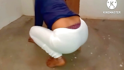 Bhabhi in white leggings masturbates in camera clip