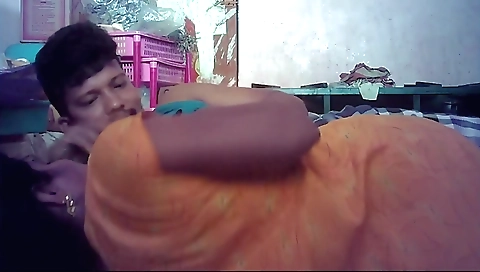 Indian whore with perfect body gives her lover kinky moves