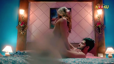 Sexy milf with a sexy body loves to get her little pussy wet