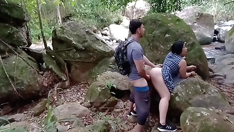 Amateur brunette in outdoor video shows first fucking