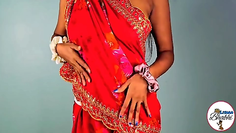 Indian solo girl shows her lovely curves to the world