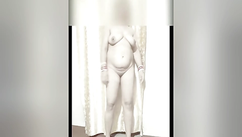 Indian girl dances naked on camera in amateur video