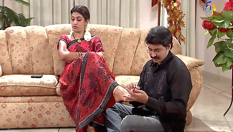 Indian woman has a foot fetish and rides on a dick