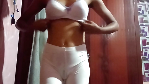 Indian beauties solo video on webcam showing her beauty