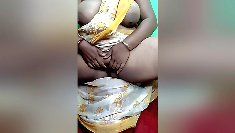 Sexy indian hottie with a great body enjoys fingering