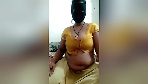 Indian girl shows off her body in her virally filmed video