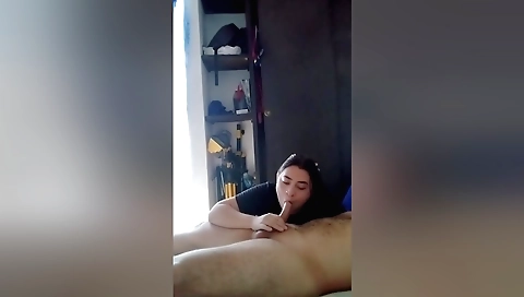 Sexy amateur brunette with a nice body is showing it all up