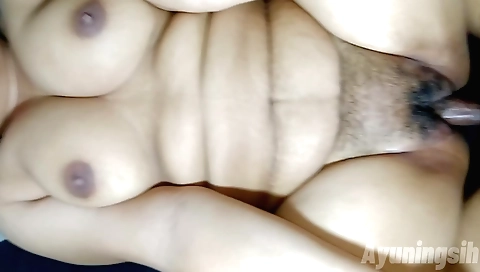 Amateur teen gets wet puss rubbed hard and cum on it