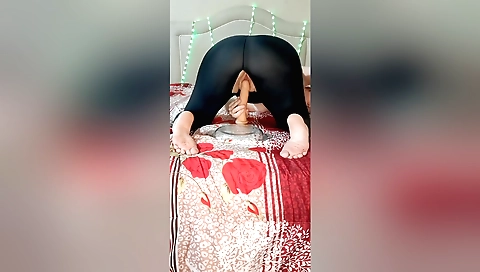 Big ass girl plays with dildo in homemade solo video