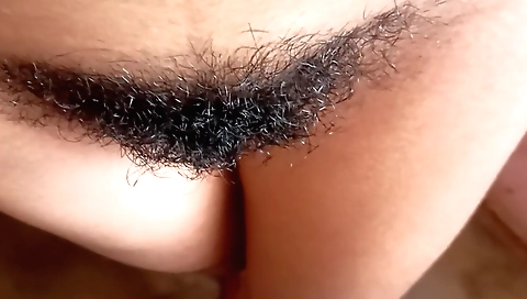 Indian hairy pussy amateur video made by self-sexual