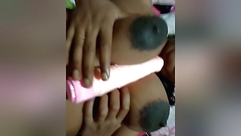Indian girl loves to play with her vibrator and dildo