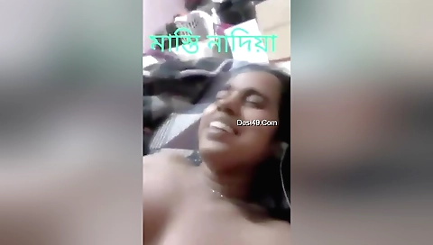 Bhabhi shows her natural boobs in front of the camera