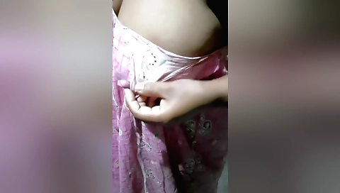 Indian girl with big tits shows sexyness on amateur solo video