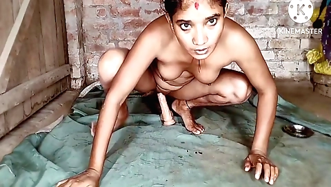 Solo female sex with a dildo and a toy on the internet