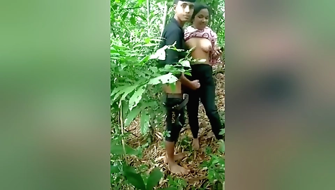 Amateur brunette amateur fucking her friend outside