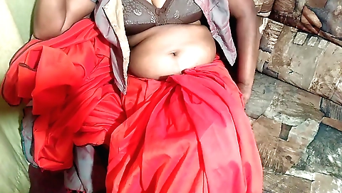 Hot amateur video of a sexy chick with big ass and tits