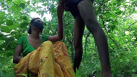 Amateur brunette couple in outdoor romantic scene 3d