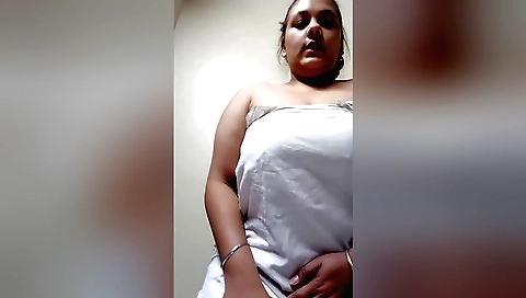 Hot indian chick with big boobs and a round ass 18+