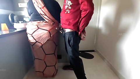 Big ass babe Sridevi gets a bj in front of her man