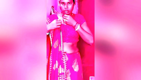 Indian girl makes a video in which she loves to masturbate