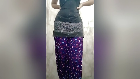 Indian amateur girl is playing with her hairy pussy