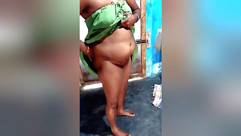 Indian chick enjoys talking in homemade solo video