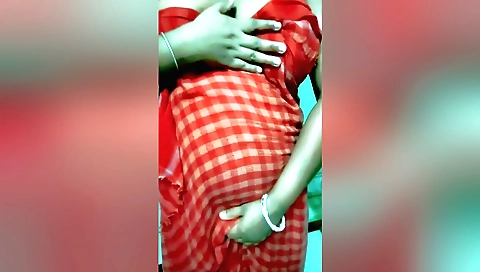 Indian beauty shows off her tits in amateur solo video