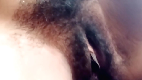 Indian girl masturbates with a guy on bed in amateur video