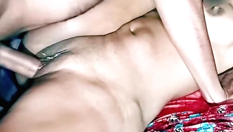 Indian woman makes a sexy video with her boyfriend