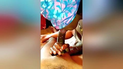Indian woman with a pretty face and a round ass gets humped
