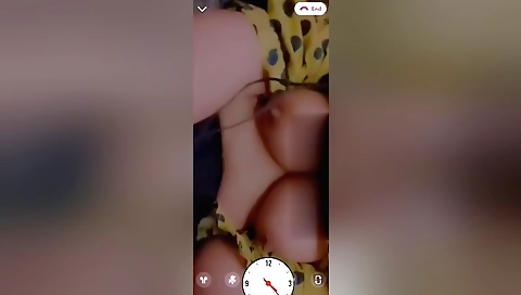 Indian solo girl showing her big boobs in solo porn