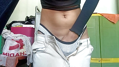 Indian babe is showing off her sexy body on a camera
