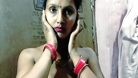 Indian girl with a shaved pussy in a gorgeous amateur video