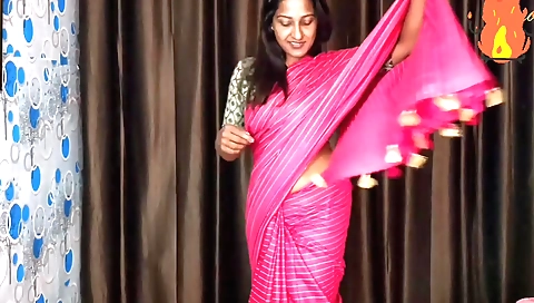 Sexy stepmom and teen indian woman are fucking in bed