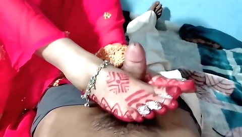 Indian brunette gets her legs and pussy fucked in this video