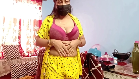 Hot pussy - indian big tits aunty changing saree slowly
