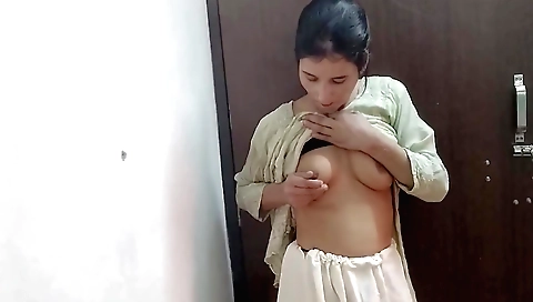 Indian solo porn video showing her wearing sexy pantyhose